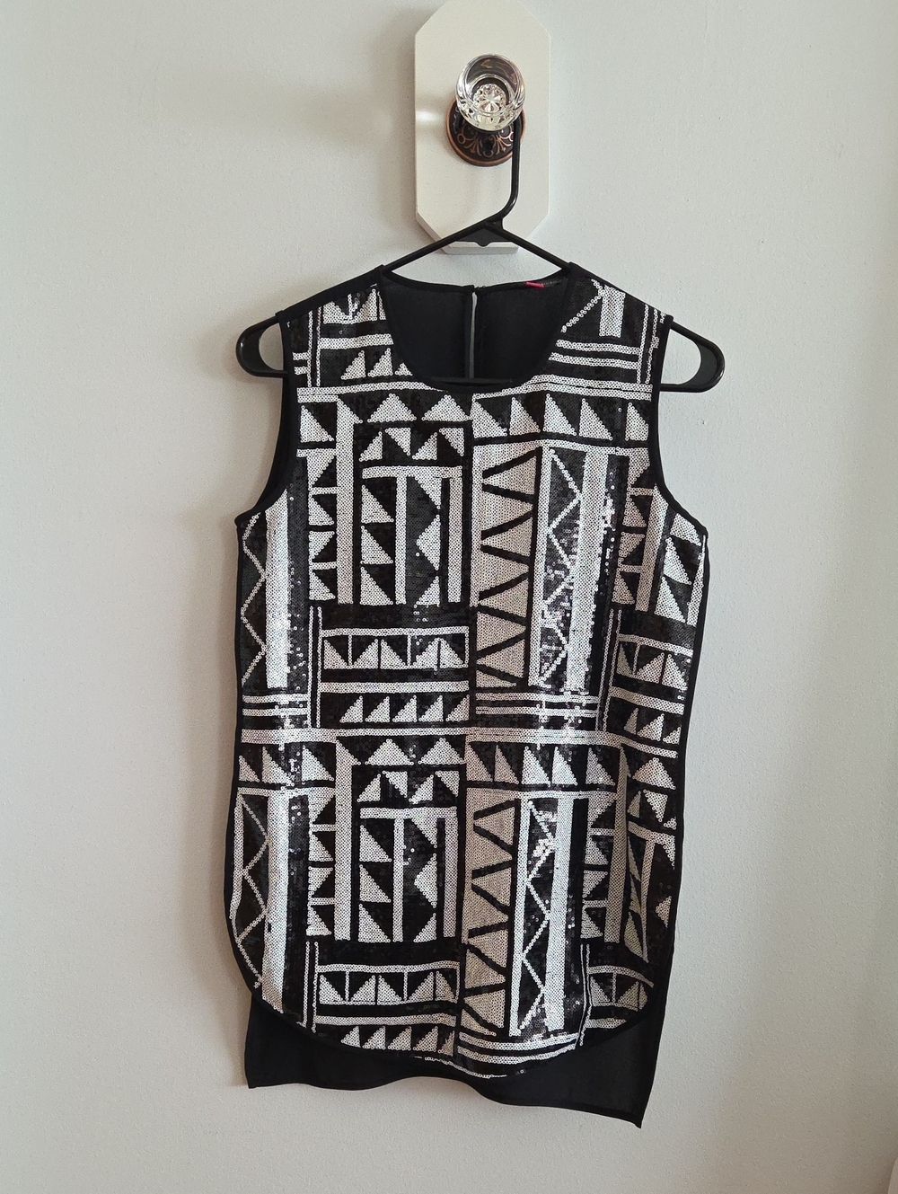 Vince Camuto Black and Silver Geometric Sequin Shell Top
